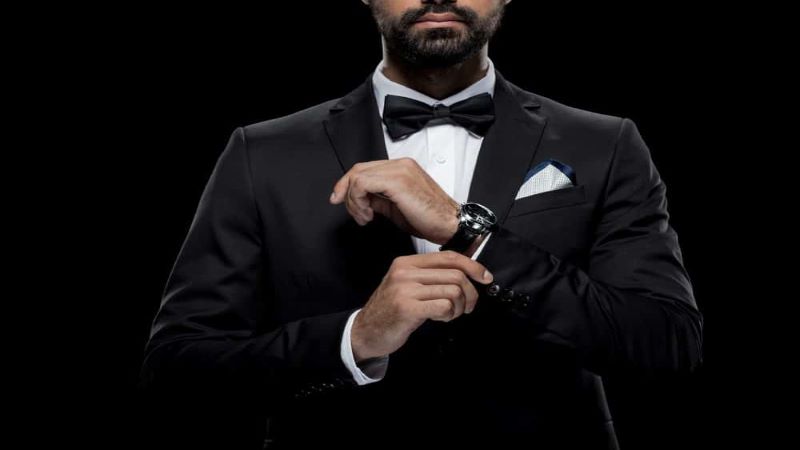استایل مردانه با ست کردن کراوات و رنگ بند ساعت