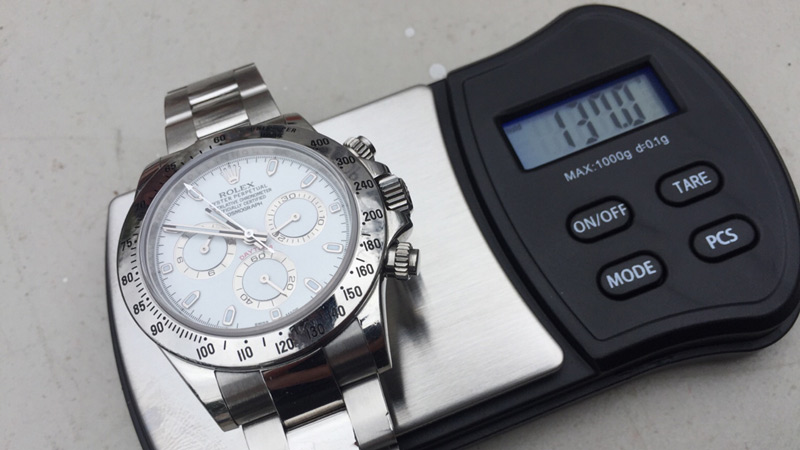 توجه به رنگ ساعت برای تشخیص ساعت اصل از فیک 